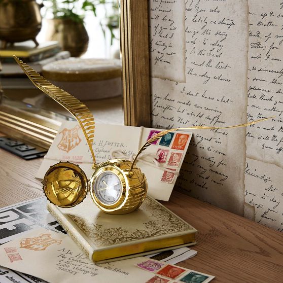 ハリーポッター グディッチ時計 HarryPotter goldensnitch Harry Potter™ Golden Snitch™ Clock | Pottery Barn Teen