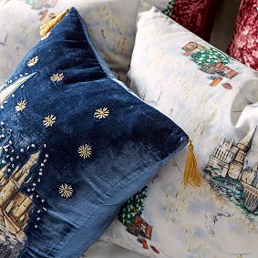 Harry Potter<sup>&trade;</sup> Hogwarts<sup>&trade;</sup> Castle Pillow Cover