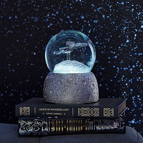 <em>Star Trek</em><sup>&trade;</sup> Enterprise Snow Globe