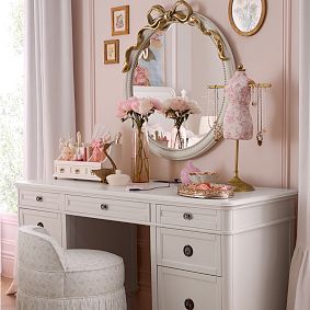 LoveShackFancy Regency Beauty Organizer