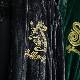 Harry Potter<sup>&trade;</sup> Hufflepuff<sup>&trade;</sup> Velvet Robe