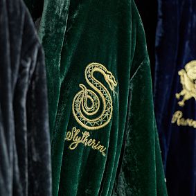 Harry Potter<sup>&trade;</sup> Slytherin<sup>&trade;</sup> Velvet Robe