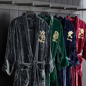Harry Potter<sup>&trade;</sup> Slytherin<sup>&trade;</sup> Velvet Robe