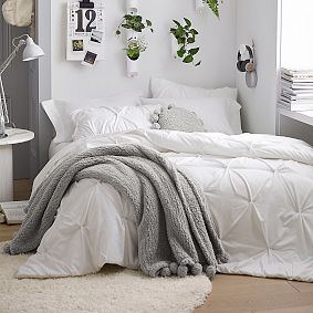 Cozy Pom Throw