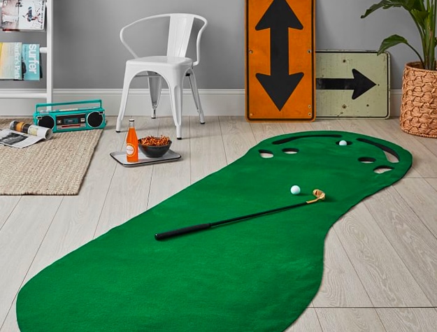 Putting green game in room