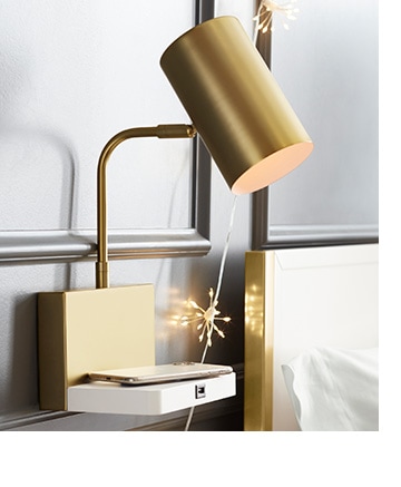 Sconce with USB