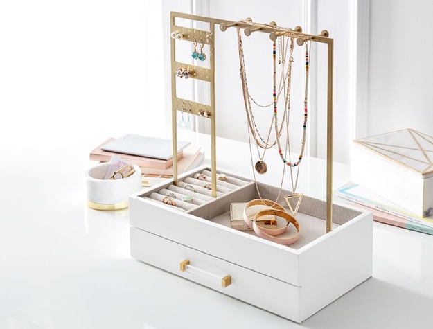 35 Decorative Jewelry Display Ideas