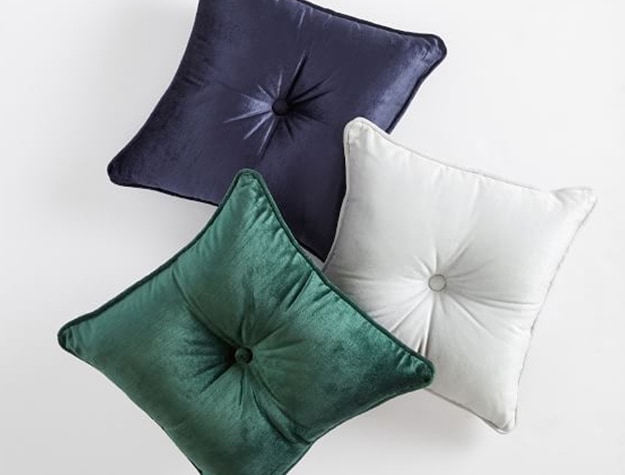 These deep blue, emerald and white pillows make great winter bedroom ideas.