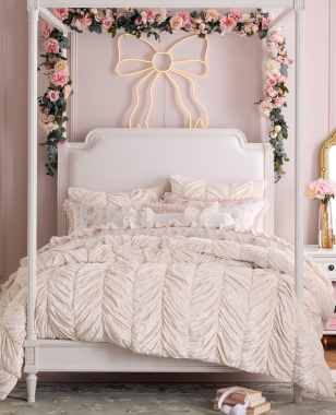 Pottery selling Barn Teen Monique Lhuillier Ombre Sateen Quilt