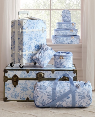 Now Boarding: The Travel Shop