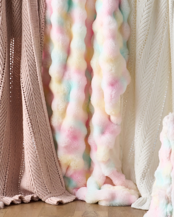 Pillows & Throws