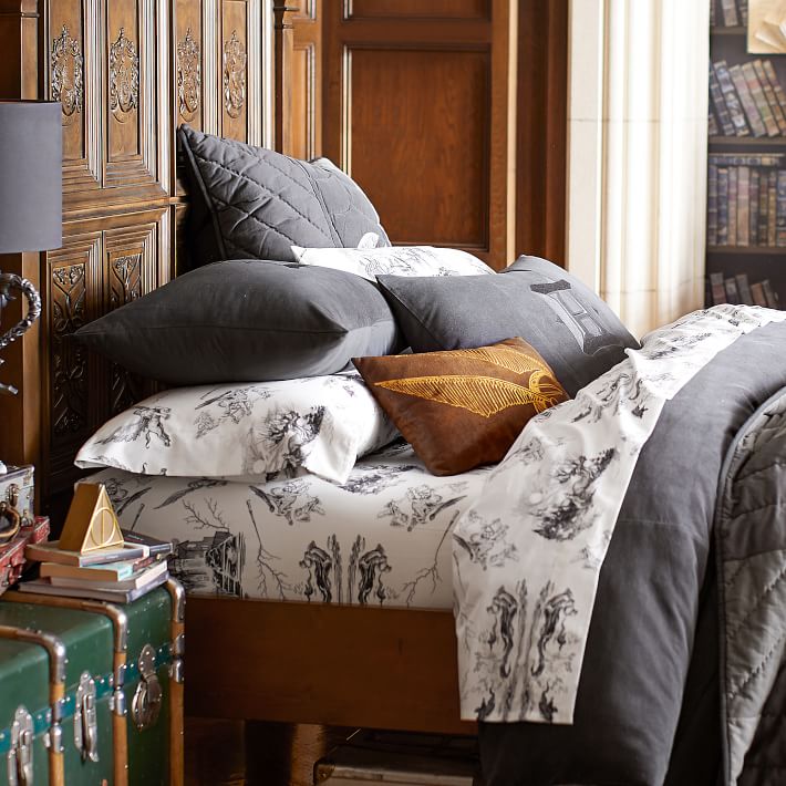 HARRY POTTER Etched Scenes Boy s Sheet Set Pottery Barn Teen
