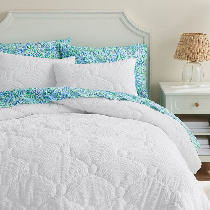 Lilly Pulitzer Tropical Shell Clipped Jacquard Quilt