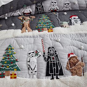 <em>Star Wars</em>&#8482; Holiday Quilt