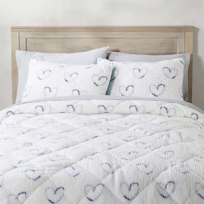Cozy Hearts Sherpa Comforter
