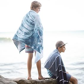 Photoreal Wave Beach Towel