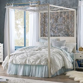 Briar Canopy Bed