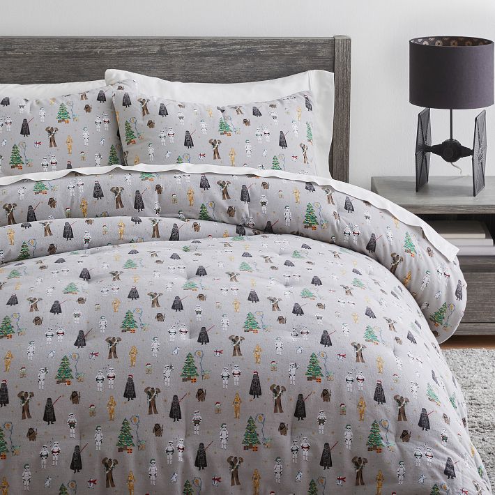 <em>Star Wars</em>&#8482; Christmas Comforter