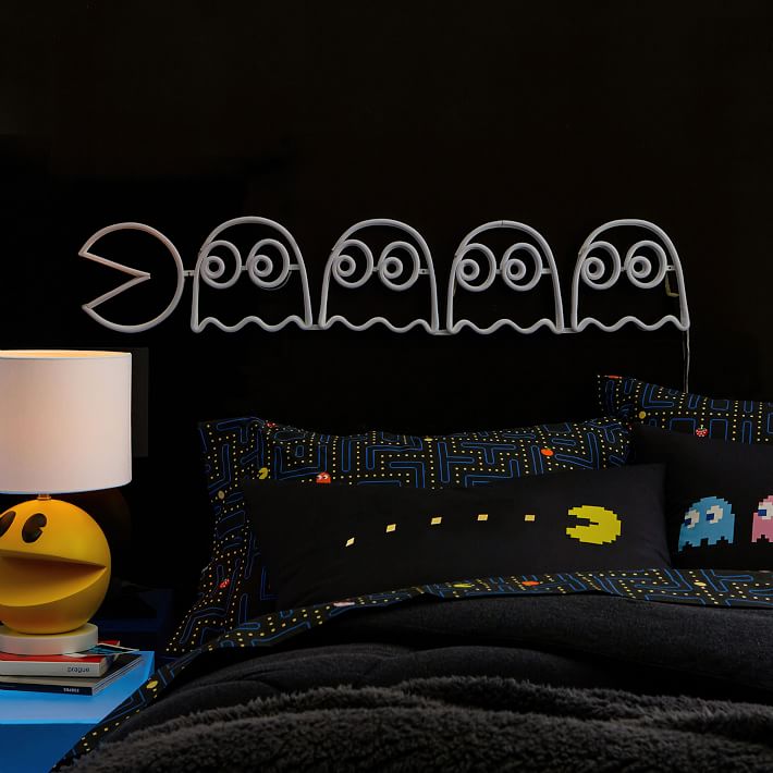 PAC-MAN 2024 lamp - wall mountable with ghost accents and classic design