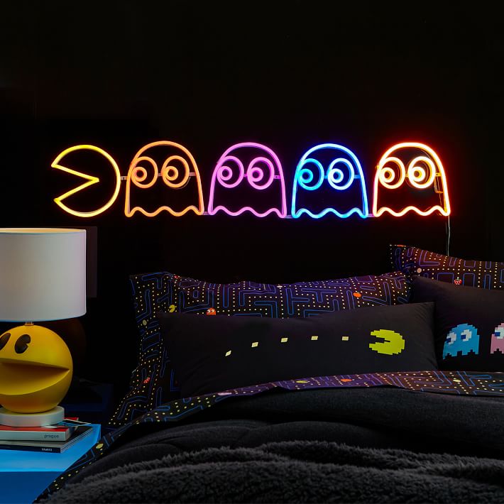 PAC-MAN 2024 lamp - wall mountable with ghost accents and classic design