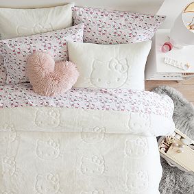 Hello Kitty&#174; Magical Faux-Fur Quilt