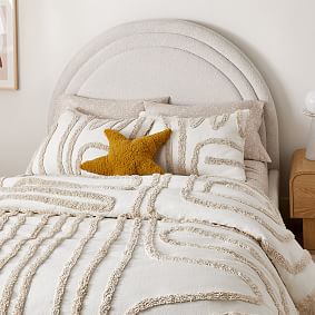 west elm kids x pbt x Sarah Sherman Samuel Tufted Sand Trails Quilt