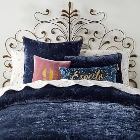 Harry Potter&#8482; Magical Velvet Quilt