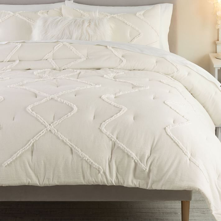 Ashlyn Tufted Comforter