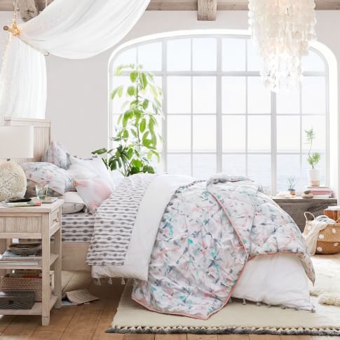 Pottery Barn Teen selling Twin Bedding