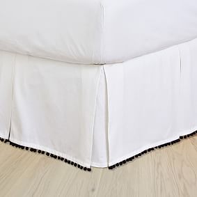 Emily & Merritt by pottery barn hotsell full bed skirt