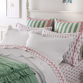 Sweet Scallop Coverlet