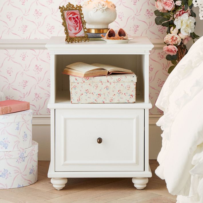 Chelsea Nightstand (20&quot;)