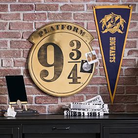Harry Potter&#8482; Platform 9 3/4&#8482; Magnet Board