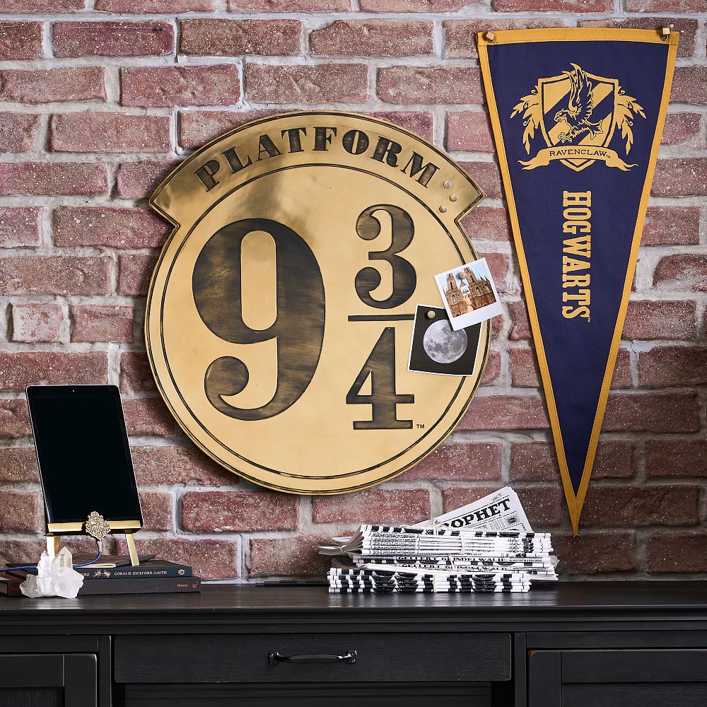 Harry Potter&#8482; Platform 9 3/4&#8482; Magnet Board