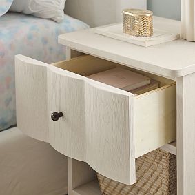 Fluted Nightstand (17.5&quot;)