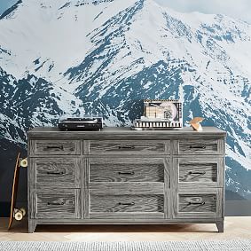 Hampton Classic Bed &amp; 9-Drawer Dresser Set