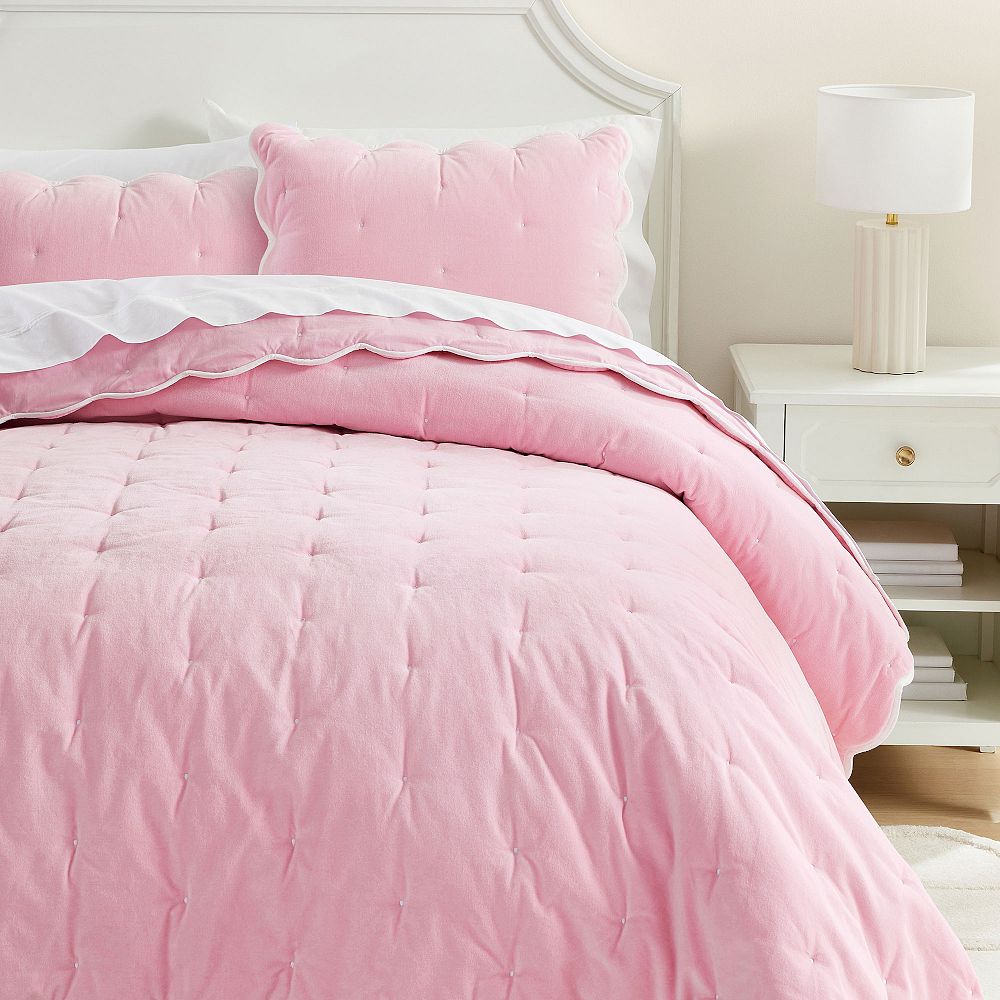 Sweet Velvet Scallop Quilt