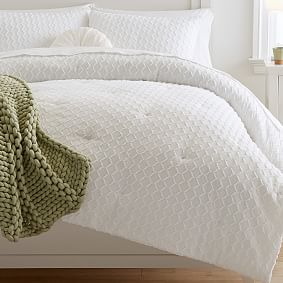 Featherkiss Quilt
