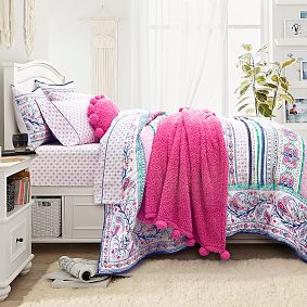 Avery Paisley Quilt 