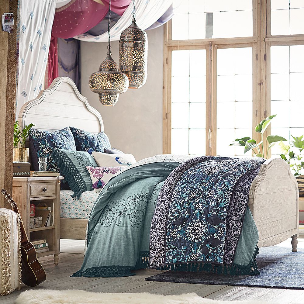 Genevieve Bed