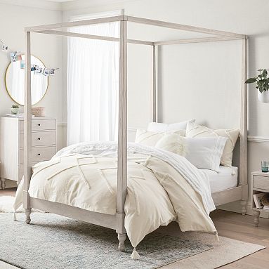 Bellevue Canopy Bed