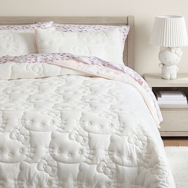 Hello Kitty&#174; Reversible Jersey Quilt