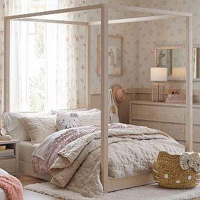 Hello Kitty&#174; Heritage Floral Duvet Cover