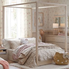 Hello Kitty&#174; Heritage Floral Curtain 