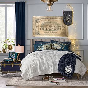 Harry Potter&#8482; Ravenclaw&#8482; Trunk (32&quot;)