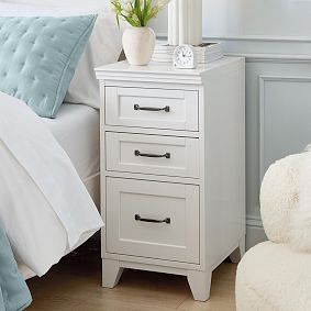 Hampton Storage Tower Nightstand (19&quot;)