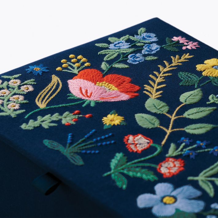 期間限定！ポッタリーバーン＆Rifle Papeコラボ♪刺繍入りBOX Rifle Paper Co. Strawberry Fields Embroidered Keepsake Box