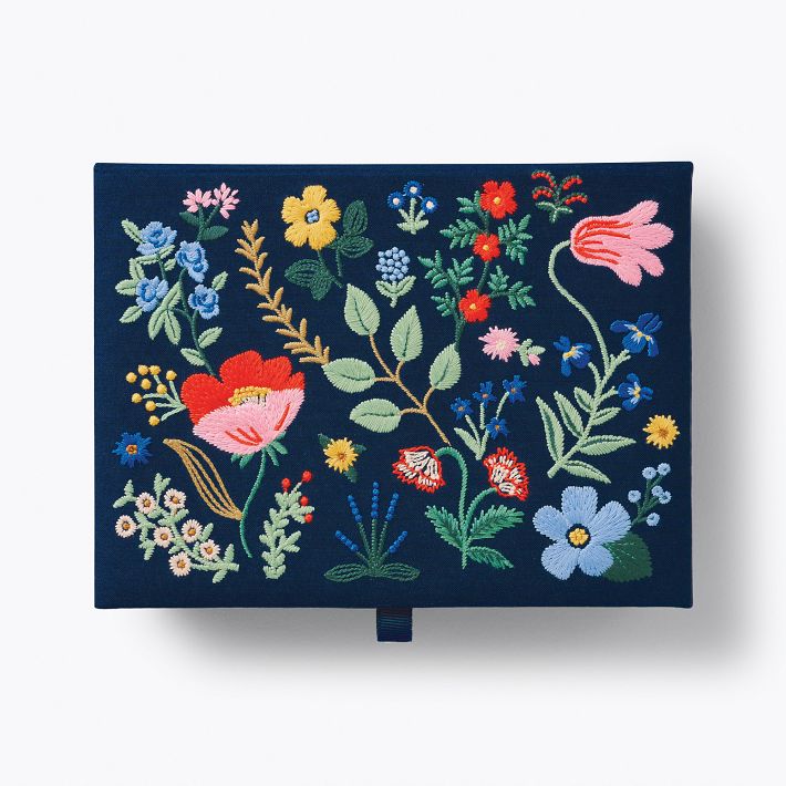 期間限定！ポッタリーバーン＆Rifle Papeコラボ♪刺繍入りBOX Rifle Paper Co. Strawberry Fields Embroidered Keepsake Box