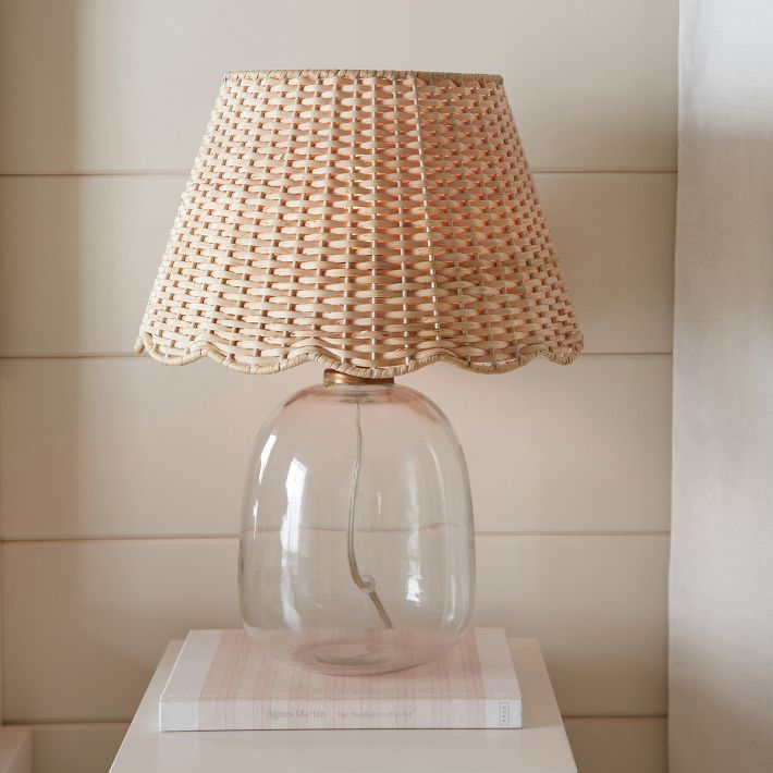 EmeryScallopWovenShadeTableLamp(17")