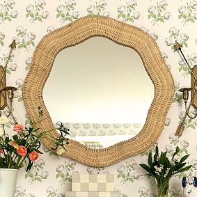Scalloped Linden Round Wall Mirror (35&quot;x32&quot;)